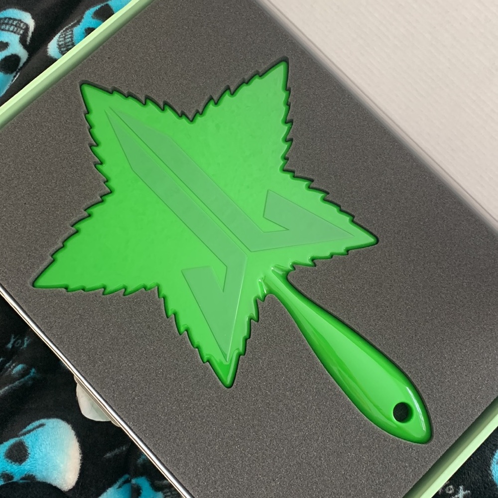 Jeffree star green leaf mirror